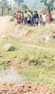 समरडीह कोरवा पारा पुलिया के अभाव में बरसात में बन जाता है टापू   