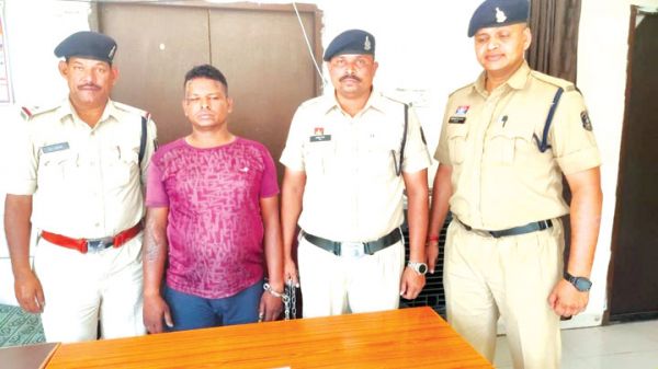 लिफ्ट देने के बहाने बुजुर्ग से लूट, गिरफ्तार