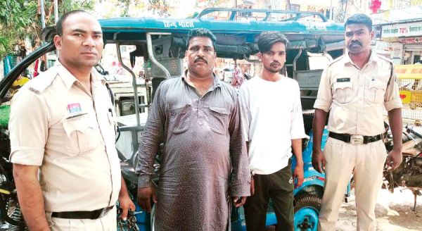 महराजबंध तालाब के पास गांजा बेच रहे दो पकड़ाए