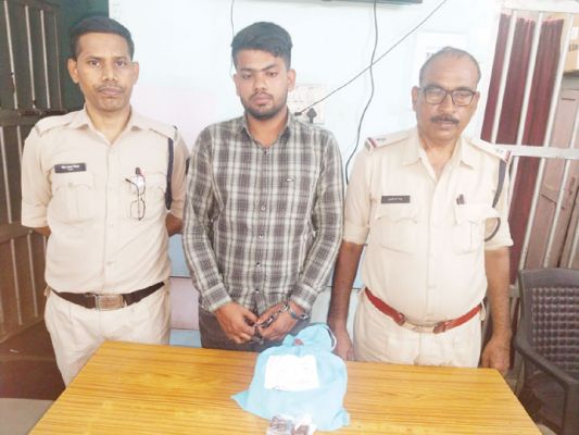 प्रतिबंधित नशीली टेबलेट के साथ अंतर्राज्यीय आरोपी एक नाबालिग सहित 2 गिरफ्तार