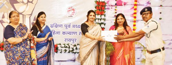 45 रेल कर्मियों से सेक्रो ने पुरस्कृत किया