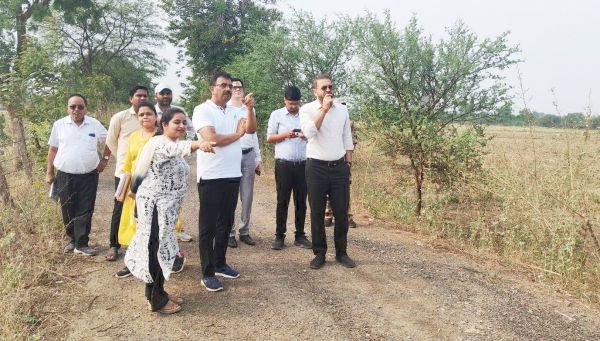 कलेक्टर ने शासकीय योजनाओं का किया निरीक्षण