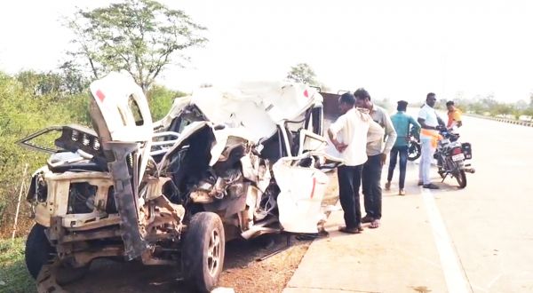 सडक़ हादसे में दो और  डूबने से दो की मौत