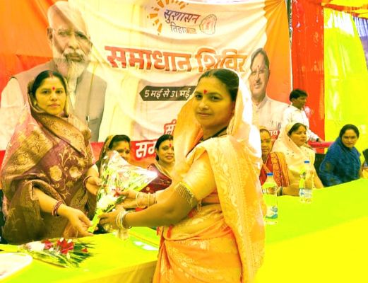 भुसरेंगा के समाधान शिविर में शामिल हुर्इं जनपद अध्यक्ष