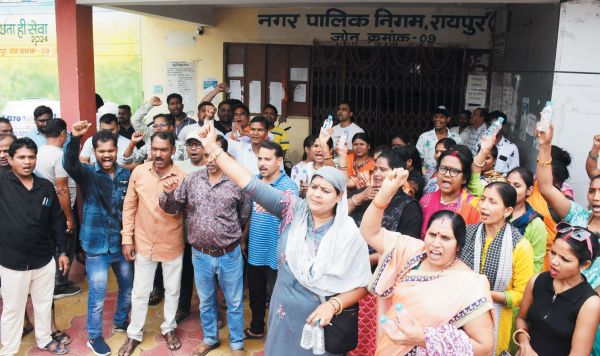 परसुलीडीहवासियों ने जोन कार्यालय घेरा