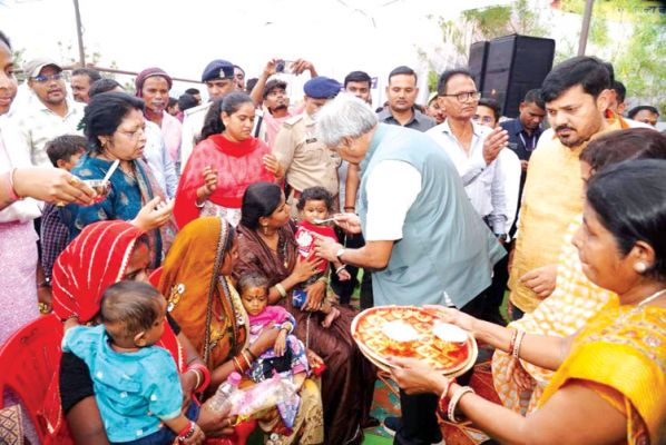 पंडरभ_ा और खरोरा के लिए सांसद ने की  कई घोषणाएं, एसआई को फटकार
