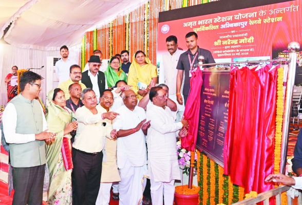 यातायात पुलिस व नवा बिहान की टीम ने किया जागरूक