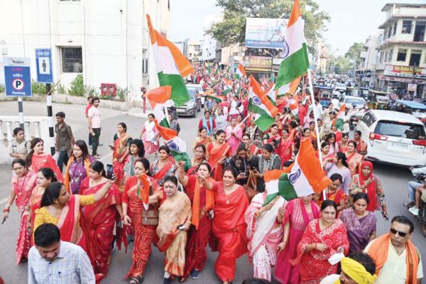 भाजपा महिला मोर्चा की  तिरंगा यात्रा, मितानिन भी शामिल
