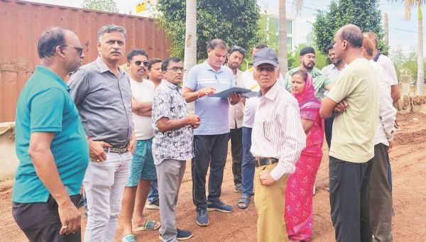 महापौर ने लिया अटल परिसर निर्माण का जायजा