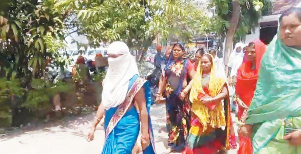 देह व्यापार के खिलाफ ग्रामीण हुए एकजुट थाने में शिकायत पर भी कार्रवाई नही