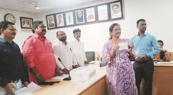 सीवरेज लाईन से प्रभावित हितग्राहियों को लॉटरी से मिला स्थायी पीएम आवास