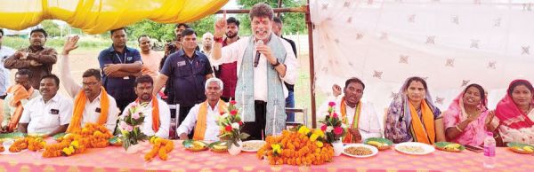 किरण देव ने लाखों के विकास कार्यों का किया भूमिपूजन