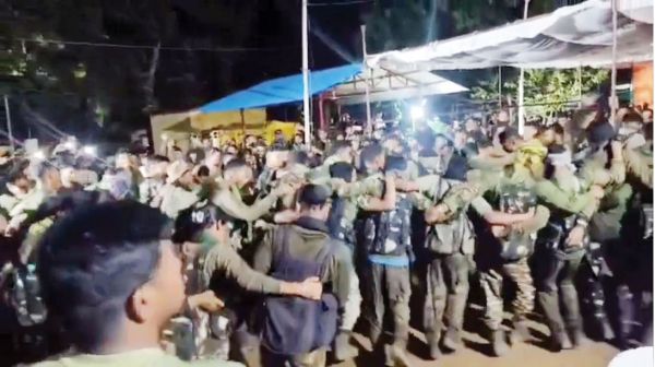 जवानों के डांस का वीडियो फैला