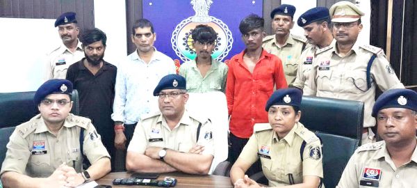नशीली दवाओं संग 4  गिरफ्तार, आरोपियों में दवा कारोबारी भी