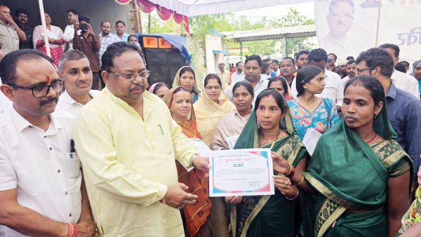 लुण्ड्रा व मंगारी में समाधान शिविर, हितग्राहियों को समस्याओं के समाधान की मिली जानकारी