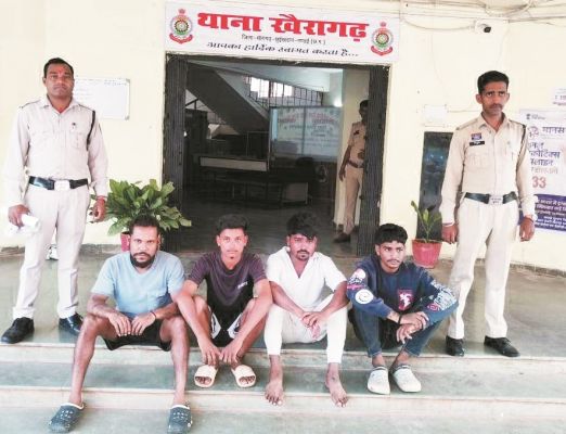  उपद्रवियों व शराब पीने सुविधा उपलब्ध कराने वालों पर कार्रवाई