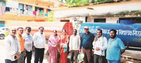विधायक अम्बिका मरकाम ने पंचायतों में वितरित किए पानी टैंकर
