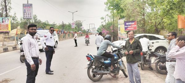 दोपहिया और चारपहिया वाहनों की एचएसआरपी की जांच