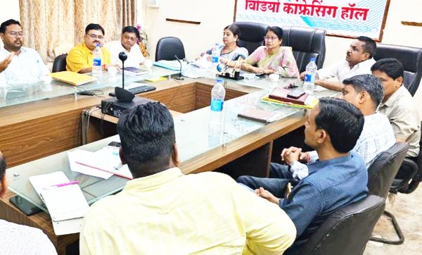 जल संकट को लेकर महापौर ने ली अधिकारियों की बैठक