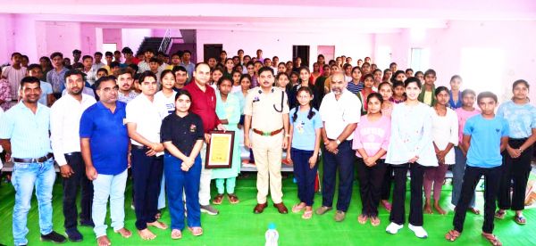 निरंतर मेहनत व अनुशासन से कॅरियर  की राह होगी आसान-एसपी