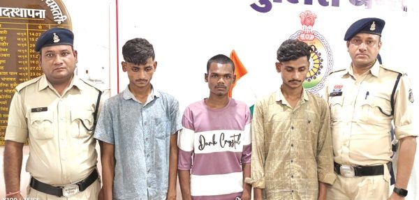 जुड़वा भाई समेत 4 आरोपी पकड़ाए