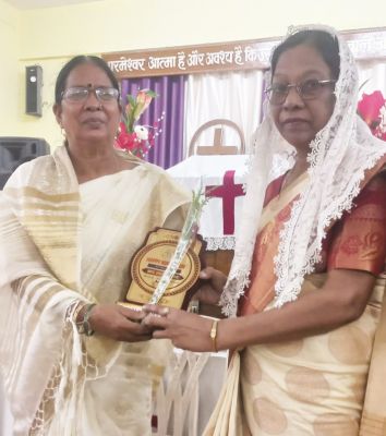 वेसलियन चर्च में मनाया गया हैप्पी नर्सेस-डे