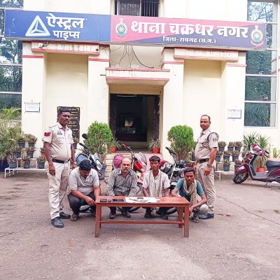 जुआ खेलते चार पकड़ाए  नगदी सहित 3 मोबाइल-3 बाइक जब्त