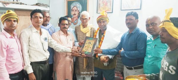 आदिवासी ध्रुव गोंड़ समाज के नवनिर्वाचित पंचों का सम्मान
