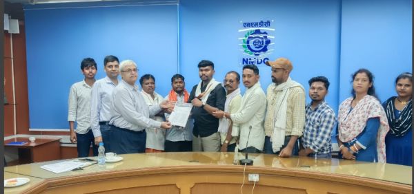 एनएमडीसी में निकली भर्ती में नियम-शर्तों में  किए बदलाव से स्थानीय बेरोजगार परेशान