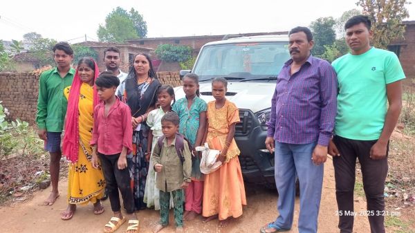 अनाथ कमार बच्चों का आवासीय विद्यालय में प्रवेश