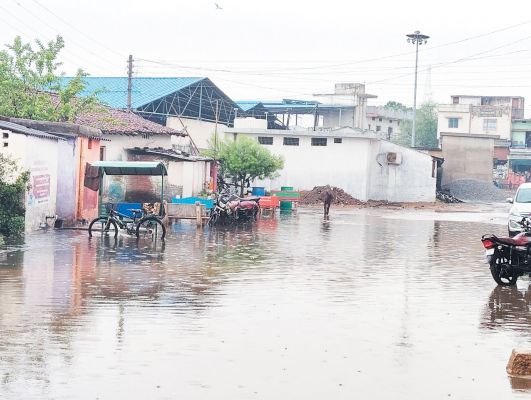 नवतपा के तीसरे दिन घंटे भर बारिश, सडक़ों पर पानी जाम