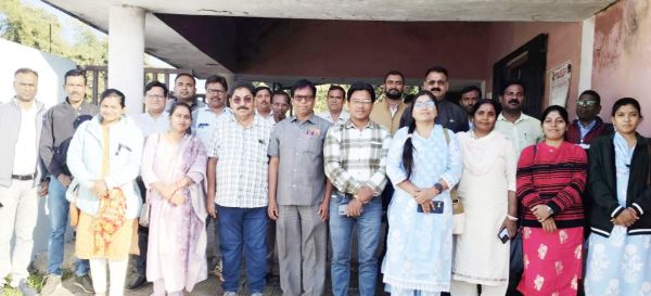 एसडीएम को ज्ञापन सौंप पटवारियों ने बताई समस्या