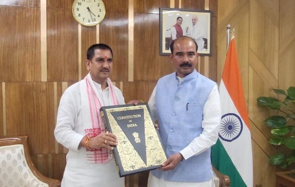 छत्तीसगढ़ की कृषि व अधोसंरचना विकास पर दो मंत्रियों से भेंट की तोखन साहू ने