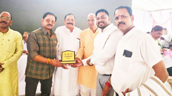सामाजिक कार्यक्रम में डॉ.तेजेंद्र का सम्मान