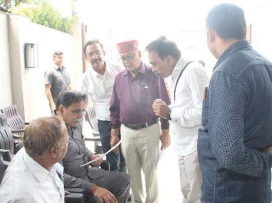 धारा 49 (6) को विलोपित करने विधायकों को ज्ञापन