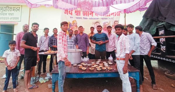  शनि जयंती पर पूजा-अर्चना कर प्रसाद वितरित