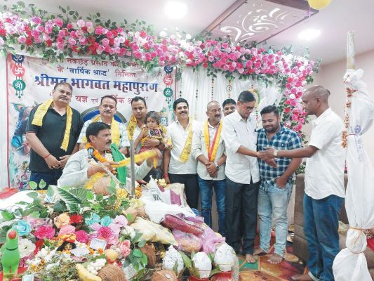 श्रीमद्भागवत कथा ज्ञान यज्ञ में पहुंचे जिपं अध्यक्ष