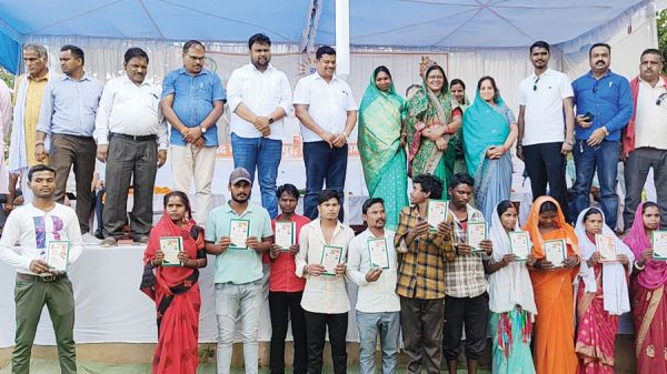 समाधान शिविर में 11 ग्राम पंचायतों के आवेदनों का निराकरण