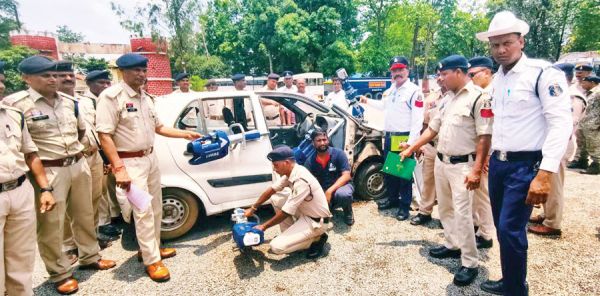 सडक़ हादसे में घायलों को बचाने जवानों को प्रशिक्षण