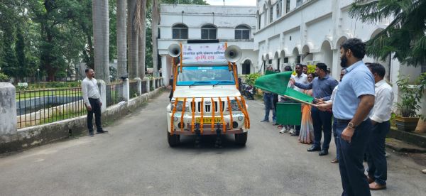 कलेक्टर ने कृषि रथ को हरी झंडी दिखा किया रवाना