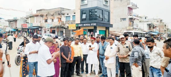 पीडि़त परिवार को 20 लाख और नौकरी की मांग, युवक कांग्रेस का धरना-प्रदर्शन