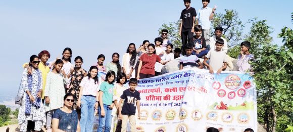 समर कैंप के बच्चों को कराया देशदेखा पर्यटन स्थल का भ्रमण
