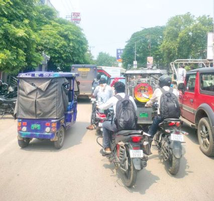 एक बैंक की वजह से रोज जाम लगता है