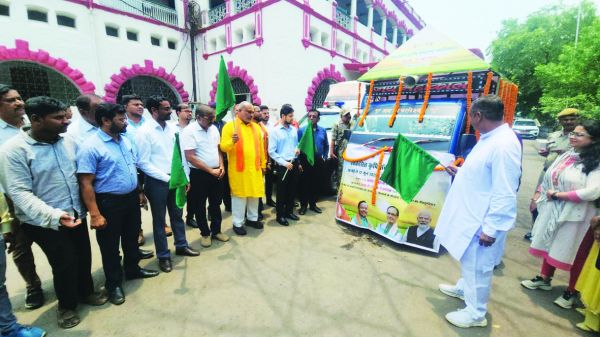 विधायक ललित चंद्राकर ने किसान रथ को झंडी दिखाकर किया रवाना