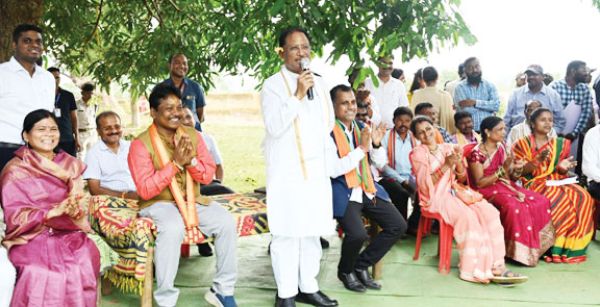 सुशासन तिहार में बस्तर के नारायणपाल पहुंचे सीएम