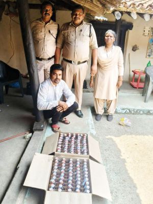 एमपी की दो पेटी अंग्रेजी शराब संग युवक गिरफ्तार