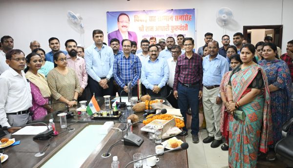 अपर कलेक्टर व सीएमएचओ को सेवानिवृत्ति पर विदाई