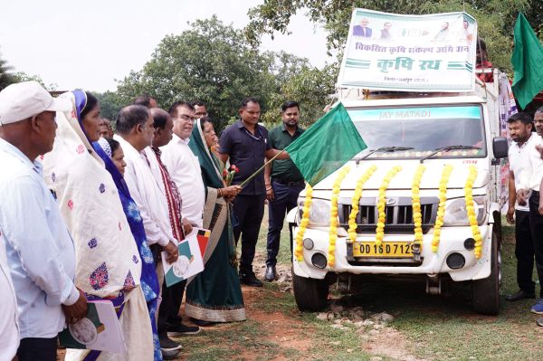 कौशल्या साय ने विकसित कृषि संकल्प अभियान रथ को झंडी दिखा किया रवाना