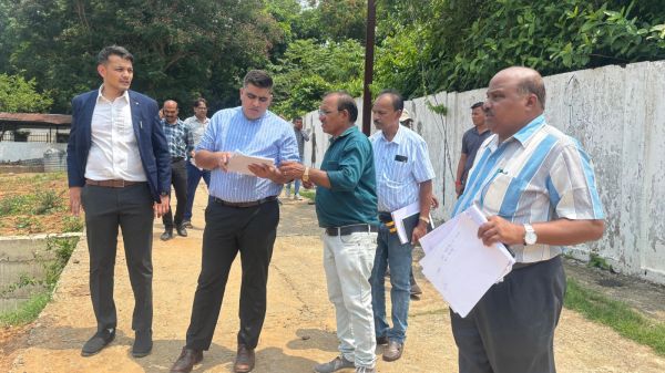 निर्माण कार्यों की धीमी गति पर ठेकेदार-इंजीनियर को नोटिस