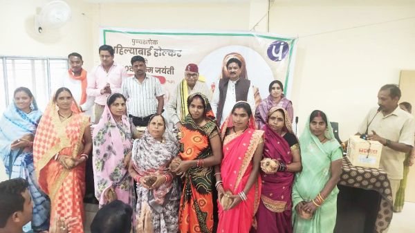अहिल्या बाई होल्कर की जयंती पर स्वच्छता दीदियां सम्मानित